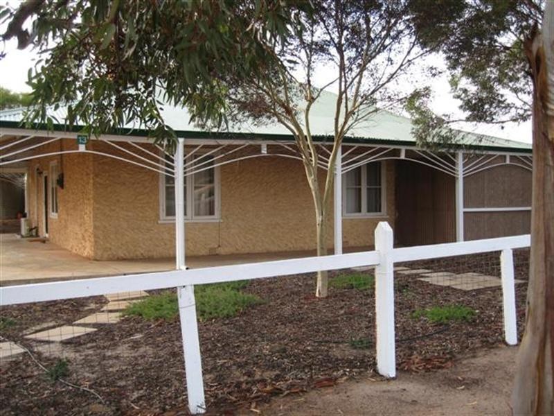 13 Campbell Street, Wickepin WA 6370