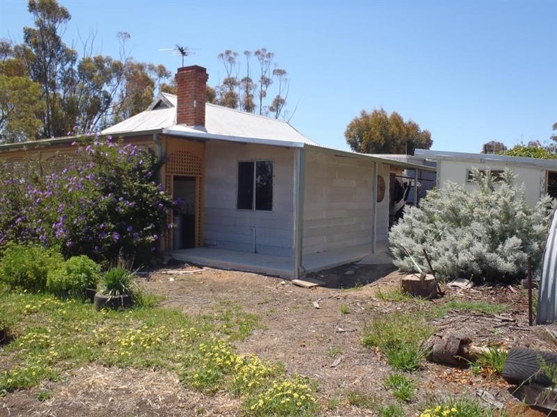 26 Railway Avenue, Harrismith WA 6361