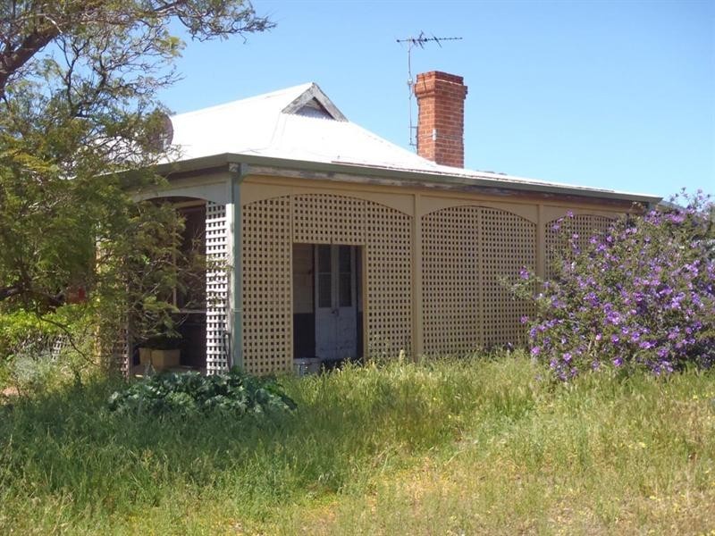 26 Railway Avenue, Harrismith WA 6361