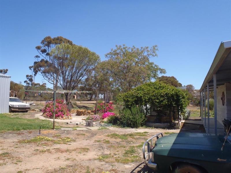 26 Railway Avenue, Harrismith WA 6361