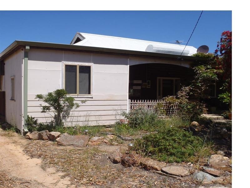 26 Railway Avenue, Harrismith WA 6361