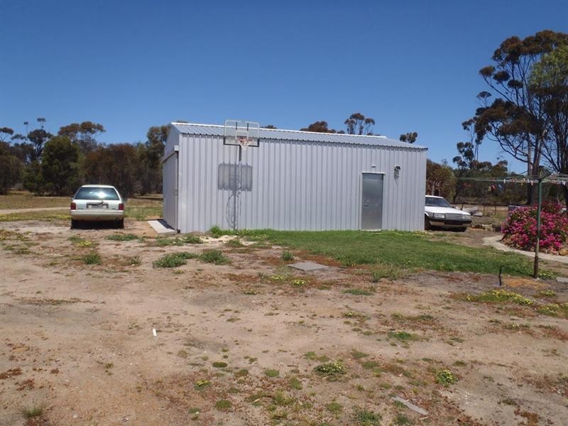 26 Railway Avenue, Harrismith WA 6361