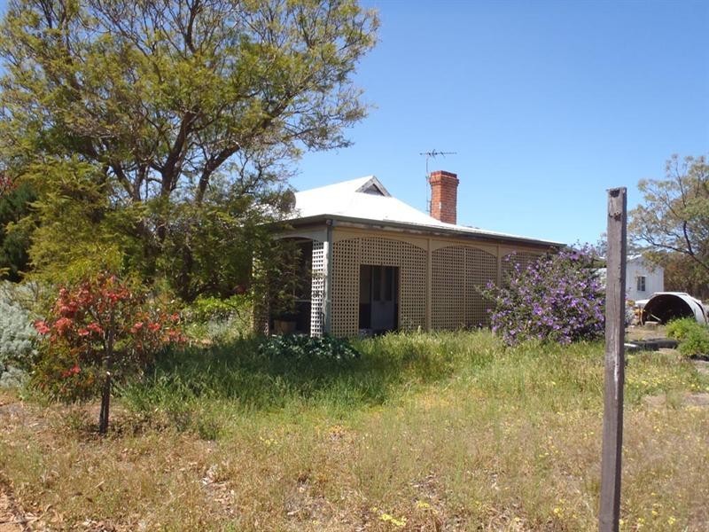 26 Railway Avenue, Harrismith WA 6361