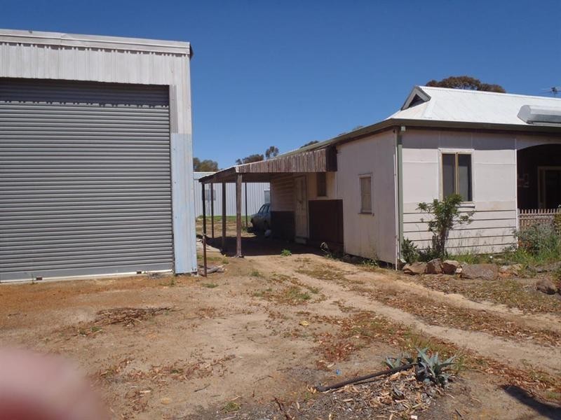 26 Railway Avenue, Harrismith WA 6361