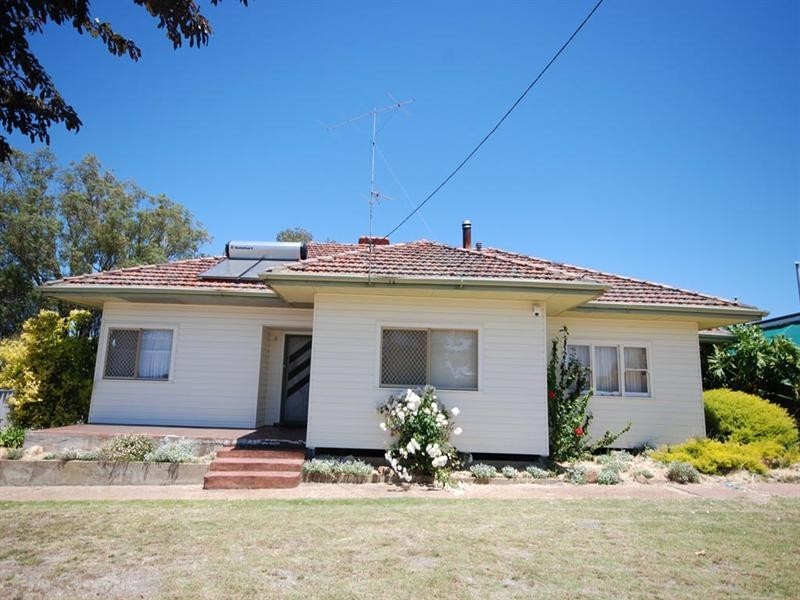 77 Ensign Street, Narrogin WA 6312