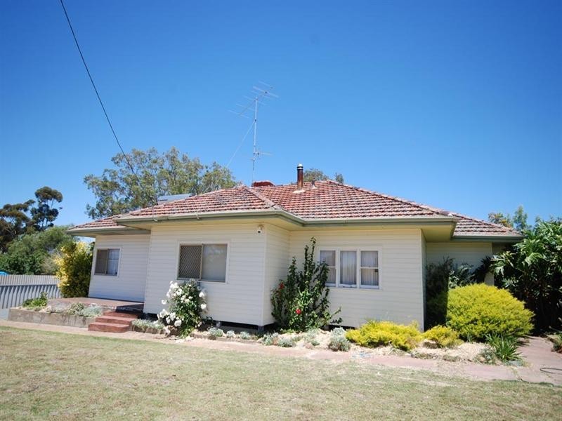77 Ensign Street, Narrogin WA 6312