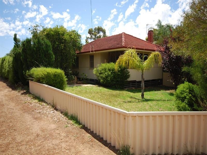 64 Lock Street, Narrogin WA 6312