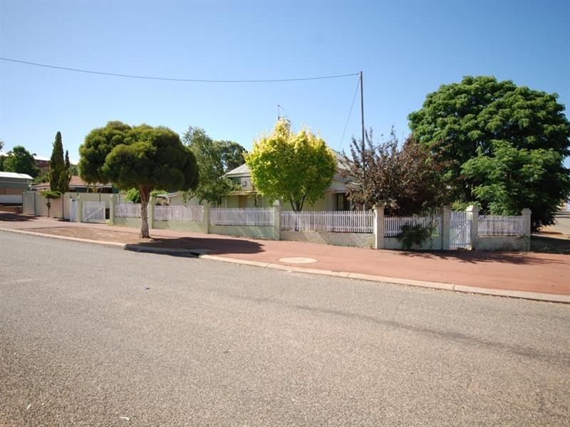 9 Butler Street, Narrogin WA 6312