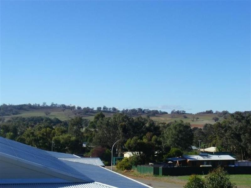 10 Dunmall Drive, Wandering WA 6308