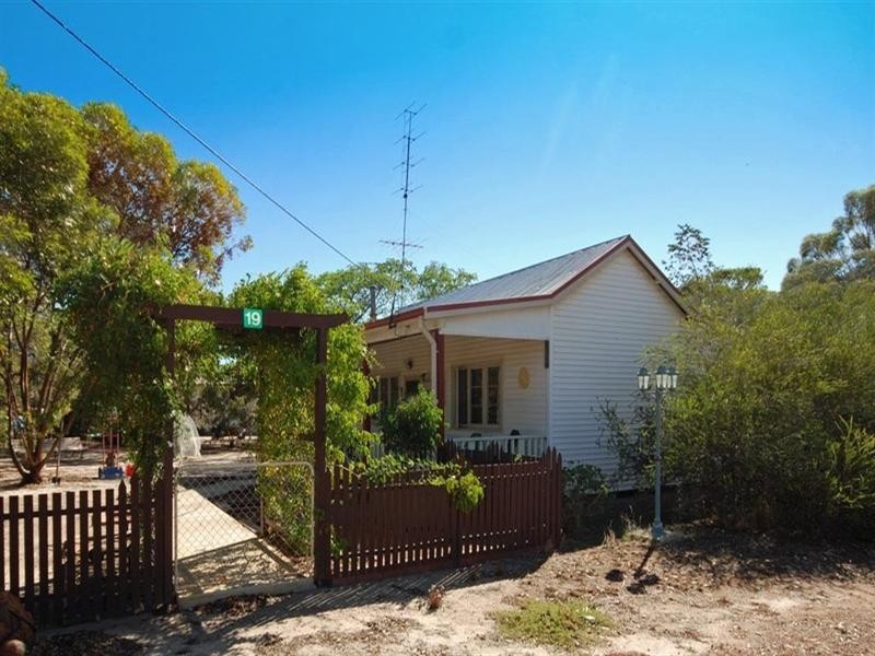19 and 20 Johnston Street, Wickepin WA 6370