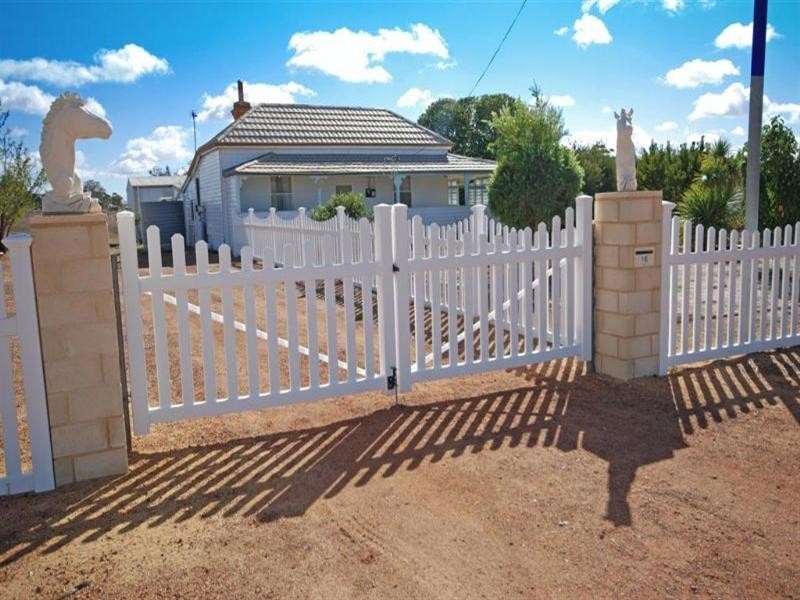 16 Dellar Street, Narrogin WA 6312
