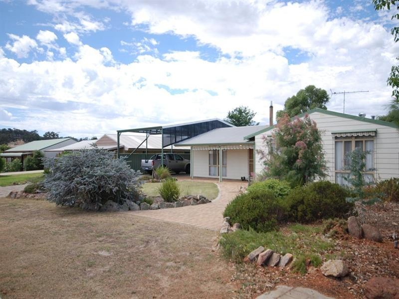 16 Fry Street, Williams WA 6391