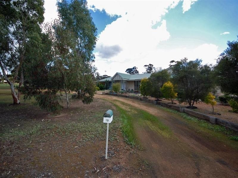 19 Sirdar Street, Wagin WA 6315
