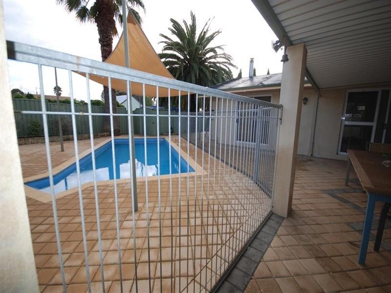 8 Lewis Street, Narrogin WA 6312