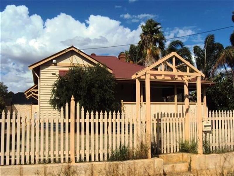 21 Hale Street, Narrogin WA 6312