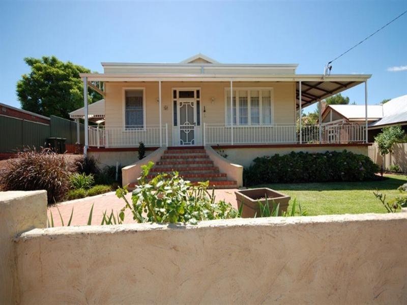 8 Falcon Street, Narrogin WA 6312