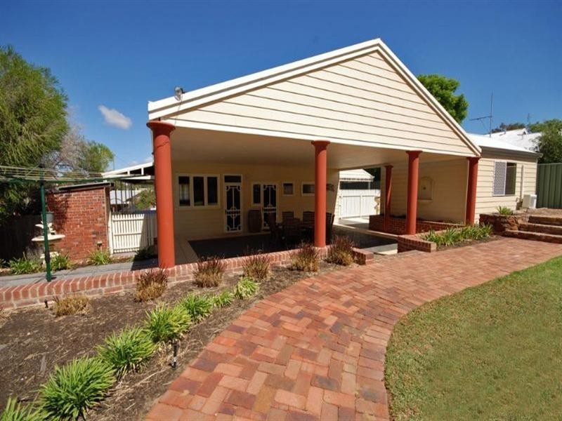 8 Falcon Street, Narrogin WA 6312