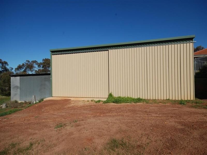 15 Narrakine Road, Narrogin WA 6312