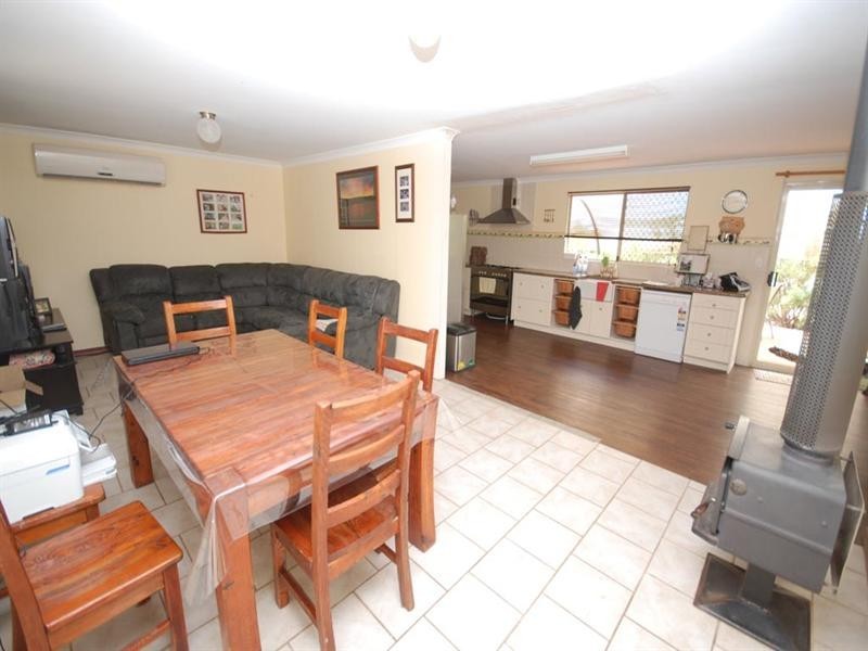 25 Corrie Street, Cuballing WA 6311