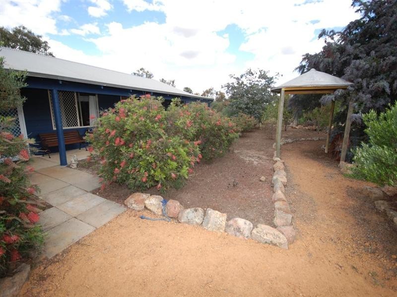25 Corrie Street, Cuballing WA 6311