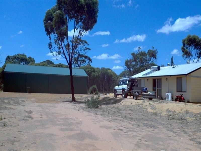 3 Codgatotine-Mooterdine Road, Wandering WA 6308