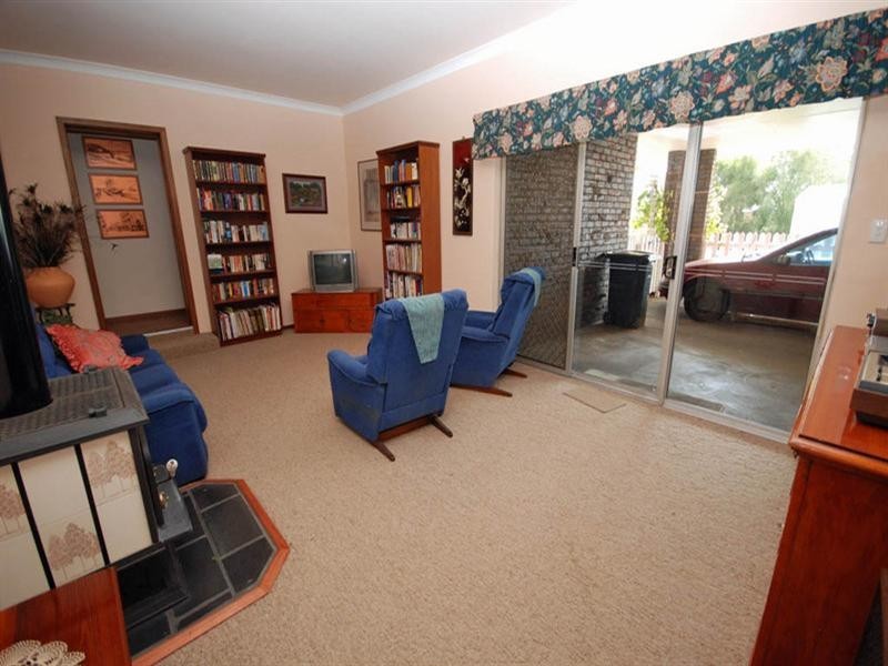 2 Hough Street, Narrogin WA 6312