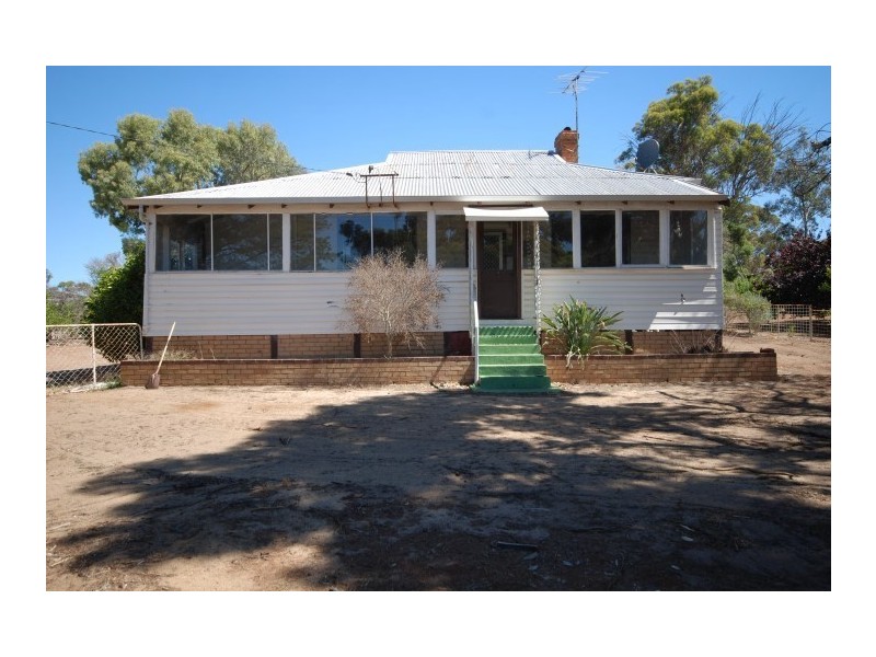17 Felspar Street, Narrogin WA 6312