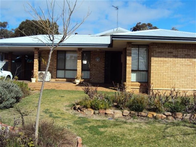 21 Hough Street, Narrogin WA 6312