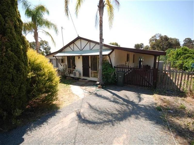 65 Hansard Street, Narrogin WA 6312