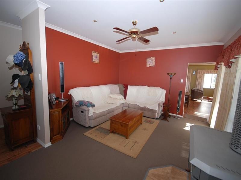 32 Curlew Way, Wickepin WA 6370