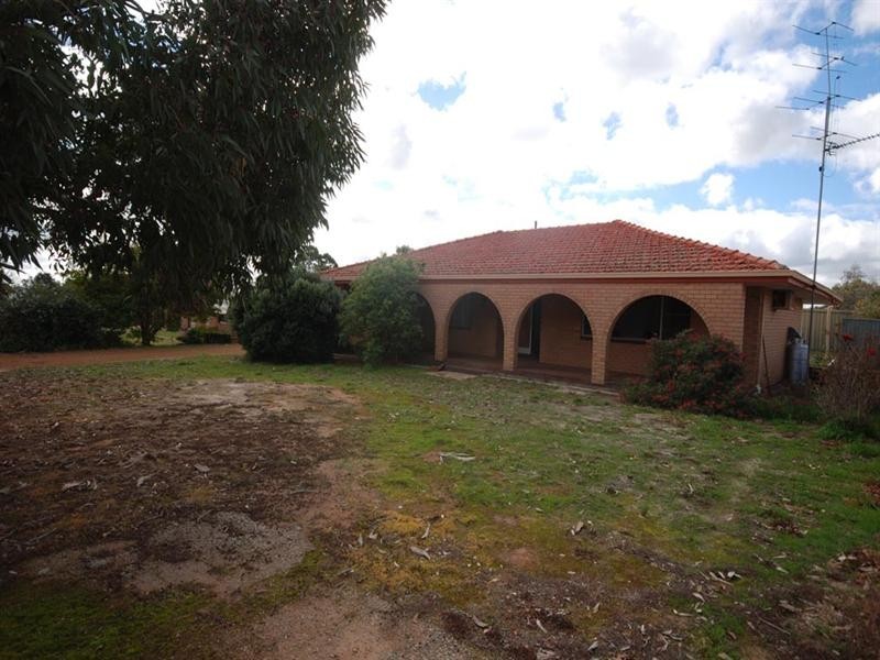 6 Central Avenue, Wickepin WA 6370