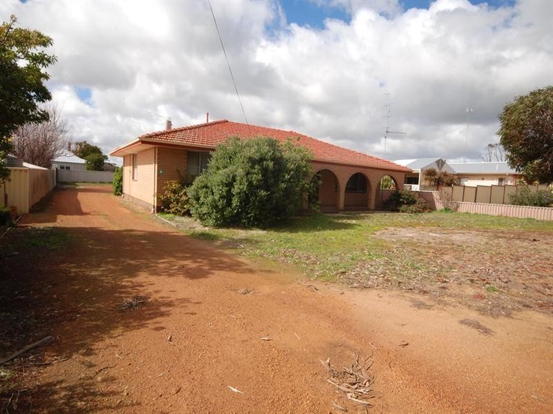 6 Central Avenue, Wickepin WA 6370