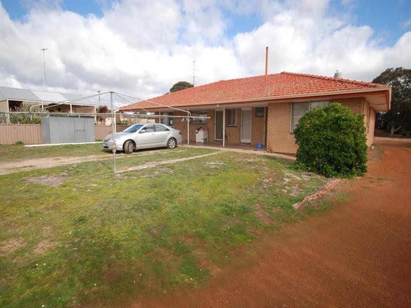 6 Central Avenue, Wickepin WA 6370