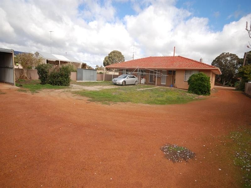 6 Central Avenue, Wickepin WA 6370