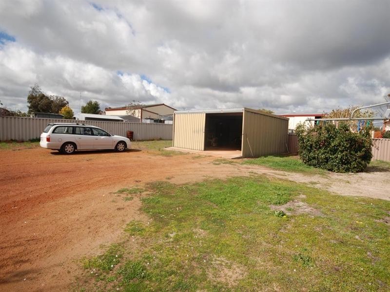 6 Central Avenue, Wickepin WA 6370