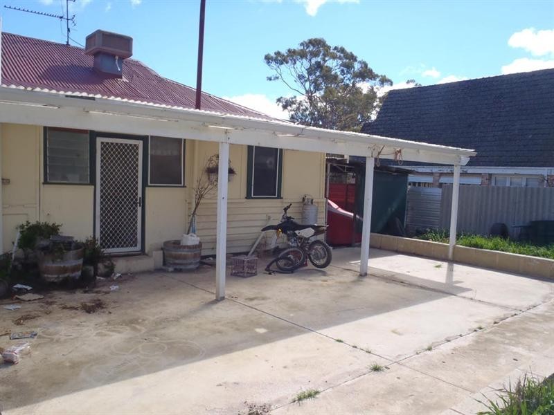 14 Railway Avenue, Harrismith WA 6361