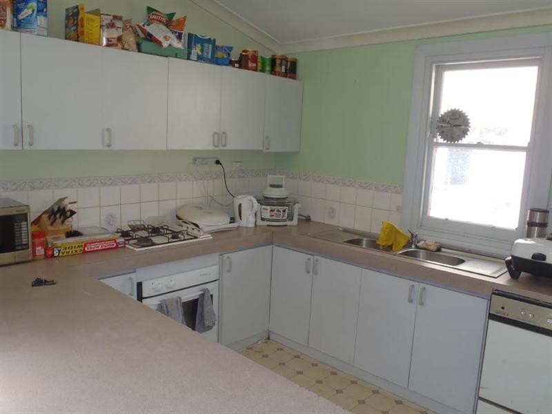 14 Railway Avenue, Harrismith WA 6361