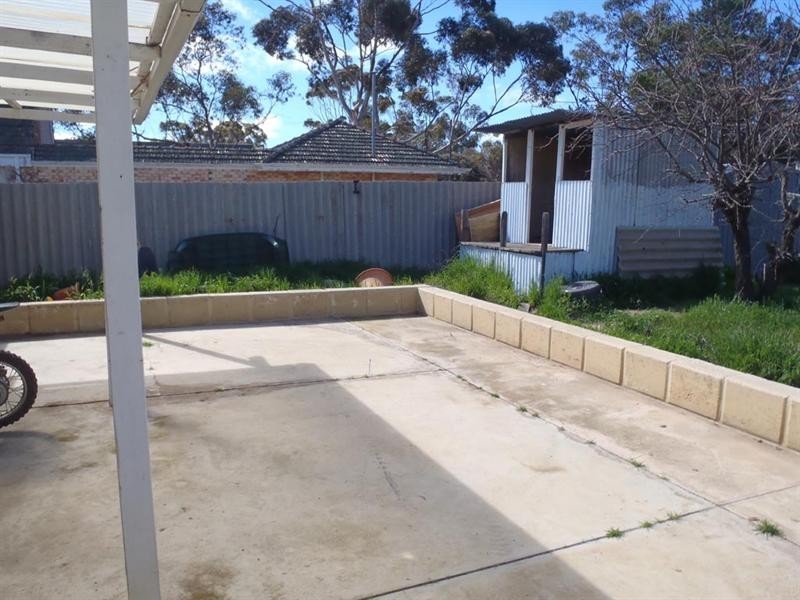 14 Railway Avenue, Harrismith WA 6361