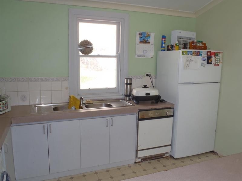 14 Railway Avenue, Harrismith WA 6361