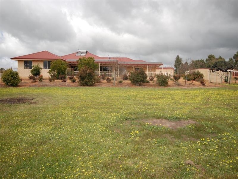 38 Mokine Road, Narrogin WA 6312