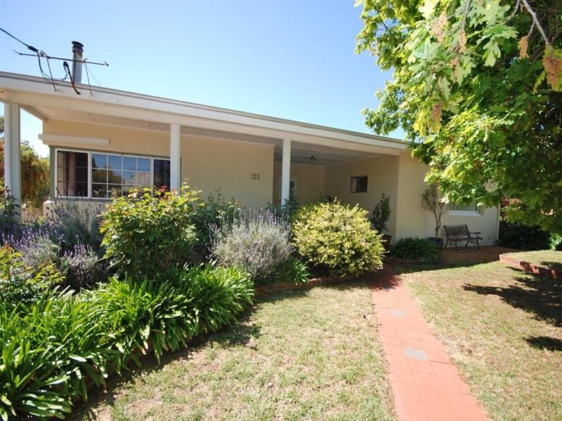 125 Narrakine Road, Narrogin WA 6312