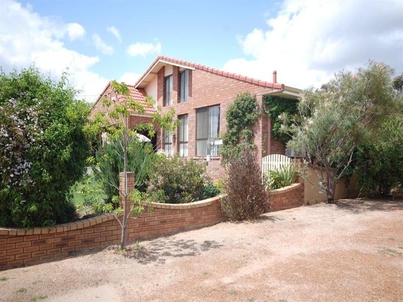 25 Hough Street, Narrogin WA 6312