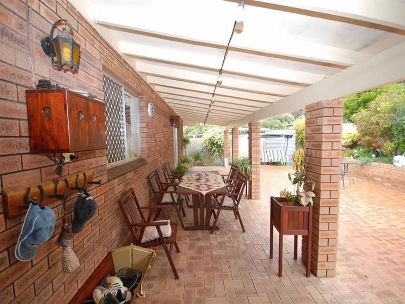 25 Hough Street, Narrogin WA 6312