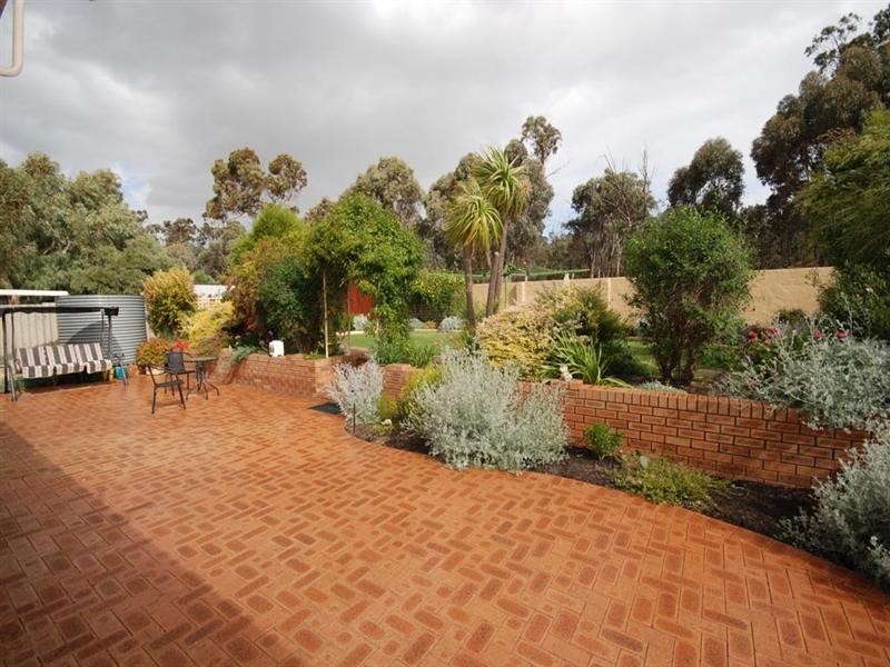 25 Hough Street, Narrogin WA 6312