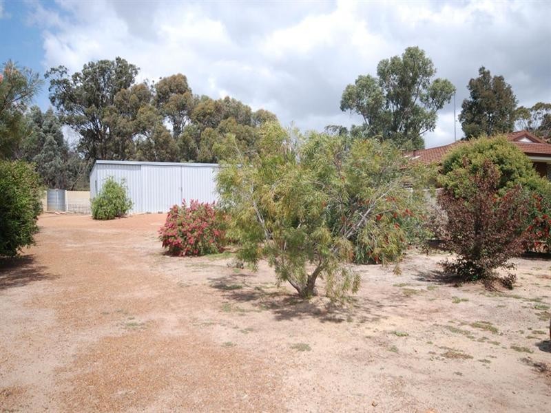 25 Hough Street, Narrogin WA 6312