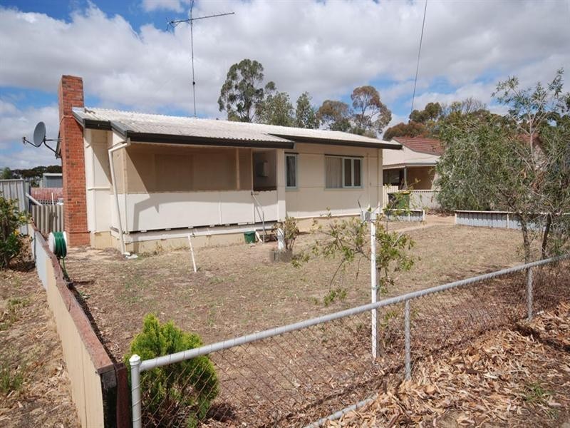 24 Connor Street, Yealering WA 6372