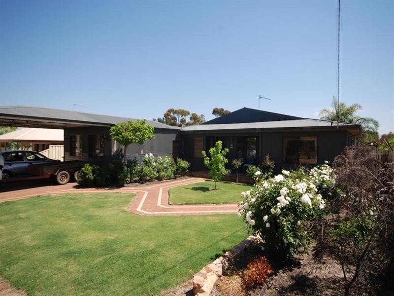 25 Hansard Street, Narrogin WA 6312