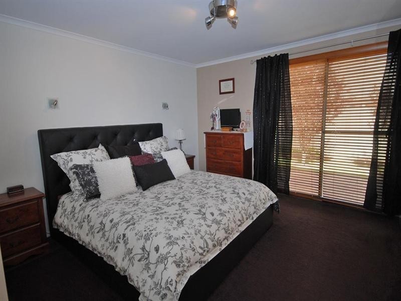 25 Hansard Street, Narrogin WA 6312