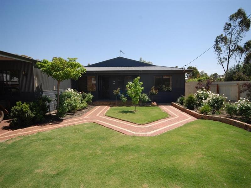 25 Hansard Street, Narrogin WA 6312