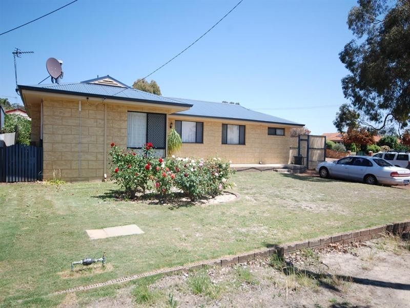 2 Sydney Hall Way, Narrogin WA 6312